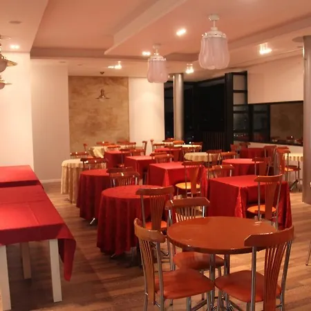 布兰特萨兰达酒店 4* Sarandë