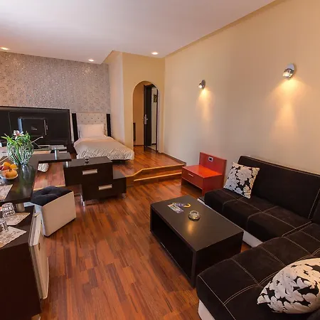 布兰特萨兰达酒店 4* Sarandë