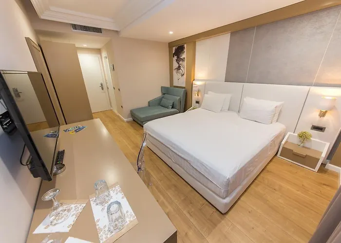 布兰特萨兰达酒店 4* Sarandë